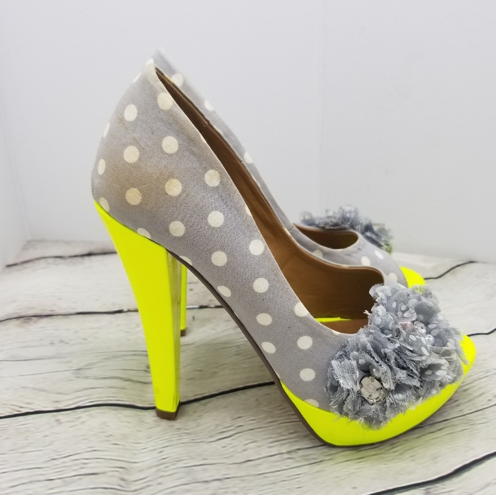 GRAY POLKA DOT NEON HEELED SHOES